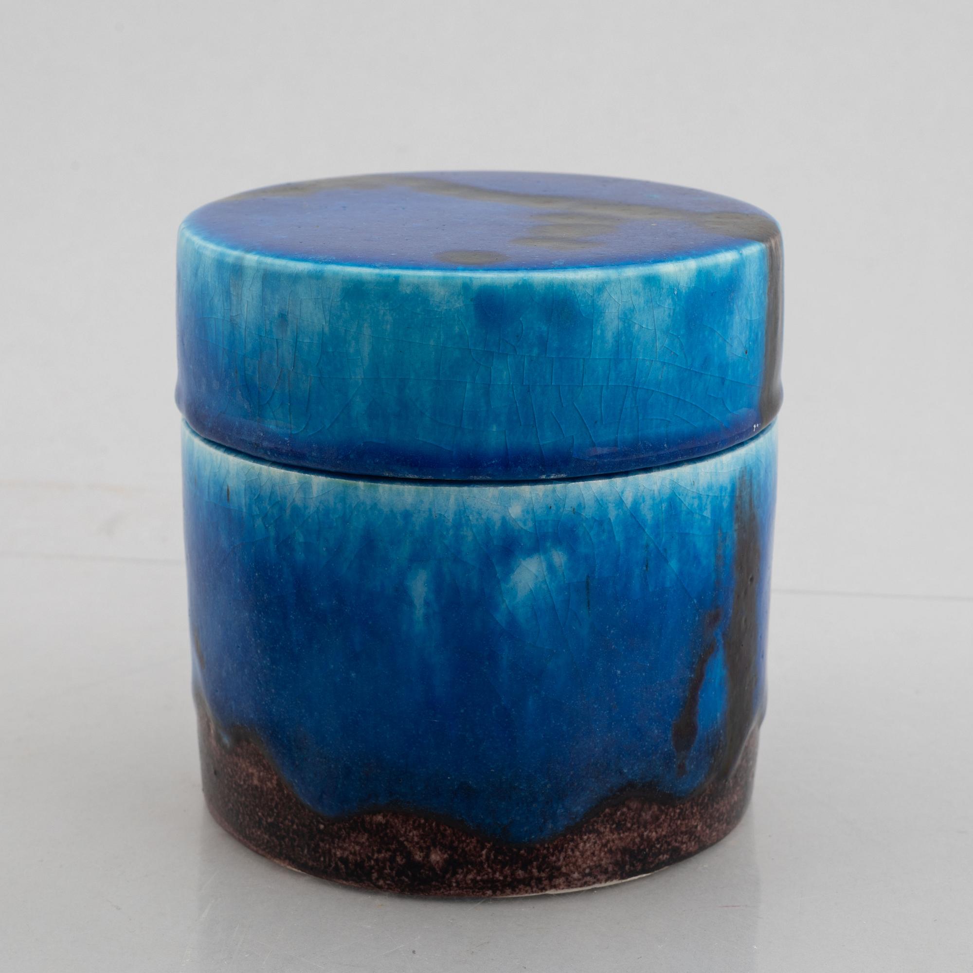 A ceramic bowl and a box with cover, Gambone, Italy, mid 20th Century.