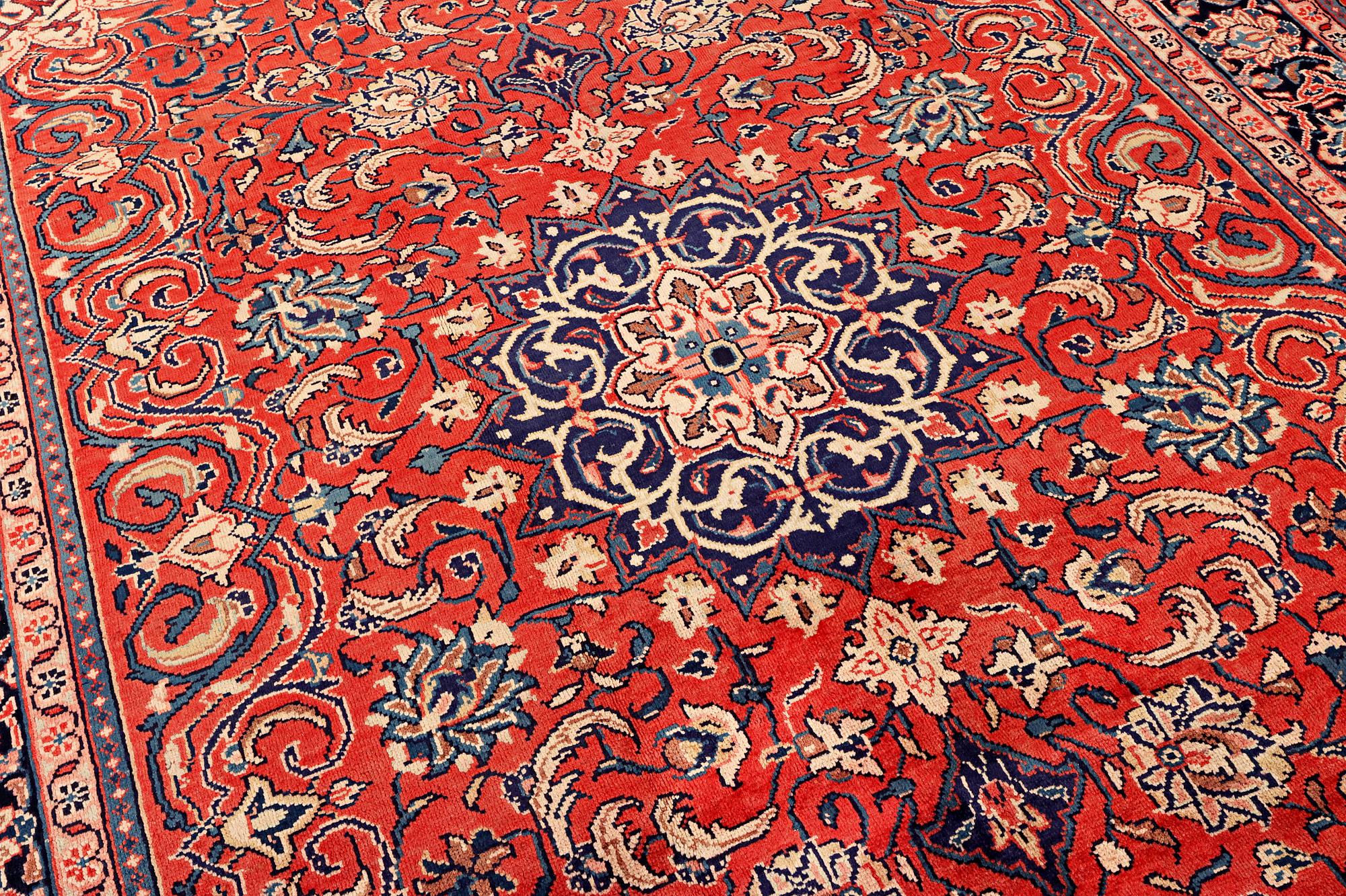 A Mahal carpet, c. 336 x 216 cm.