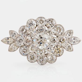 1098. A platinum brooch set with old-cut diamonds with a total weight of ca 19.00 cts, possibly Cartier or retailed by Cartier.