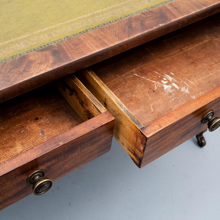 SKRIVBORD, England 1800-talets slut.