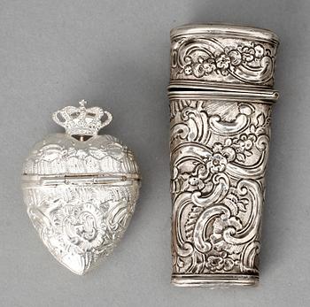 DOSOR, silver, 2 st, 1700-1800-tal. Ostämplade. Tot vikt 53 gram inklusive träinredning.