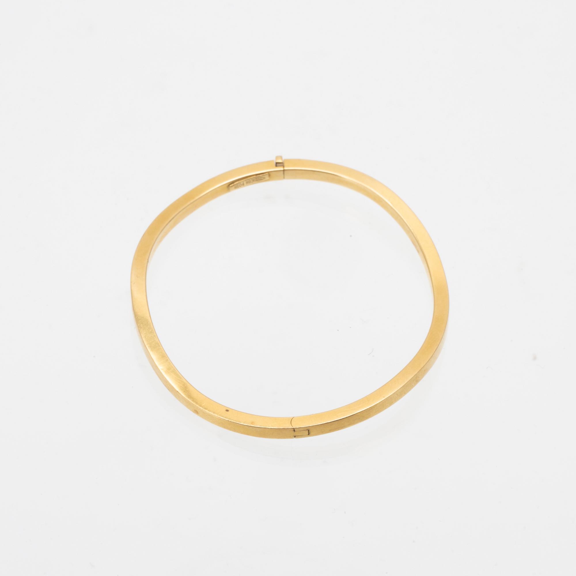 An 18K gold bracelet.