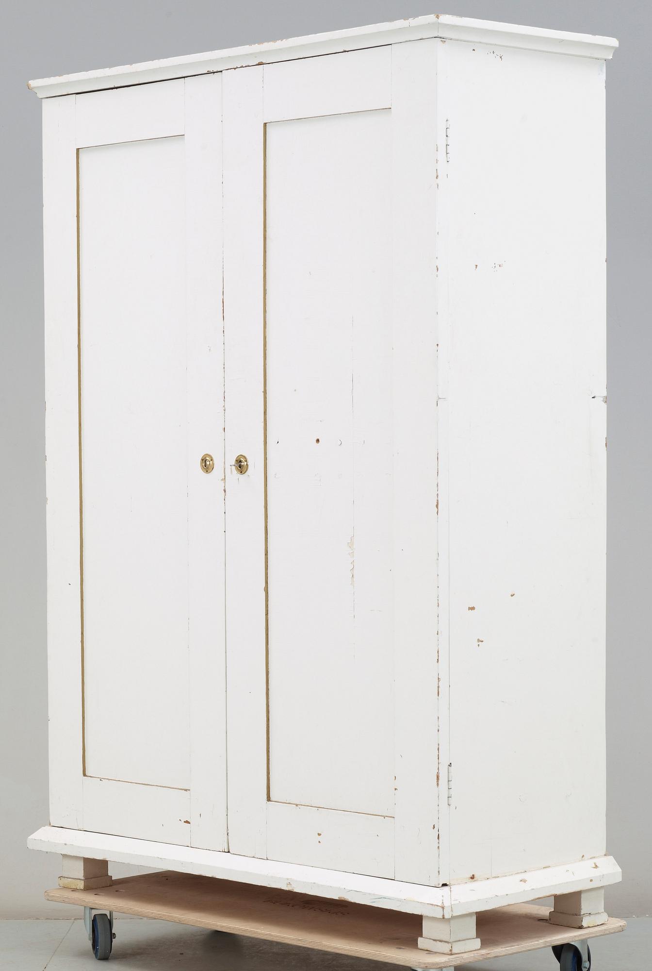 KLÄDSKÅP, delvis 1800-tal.