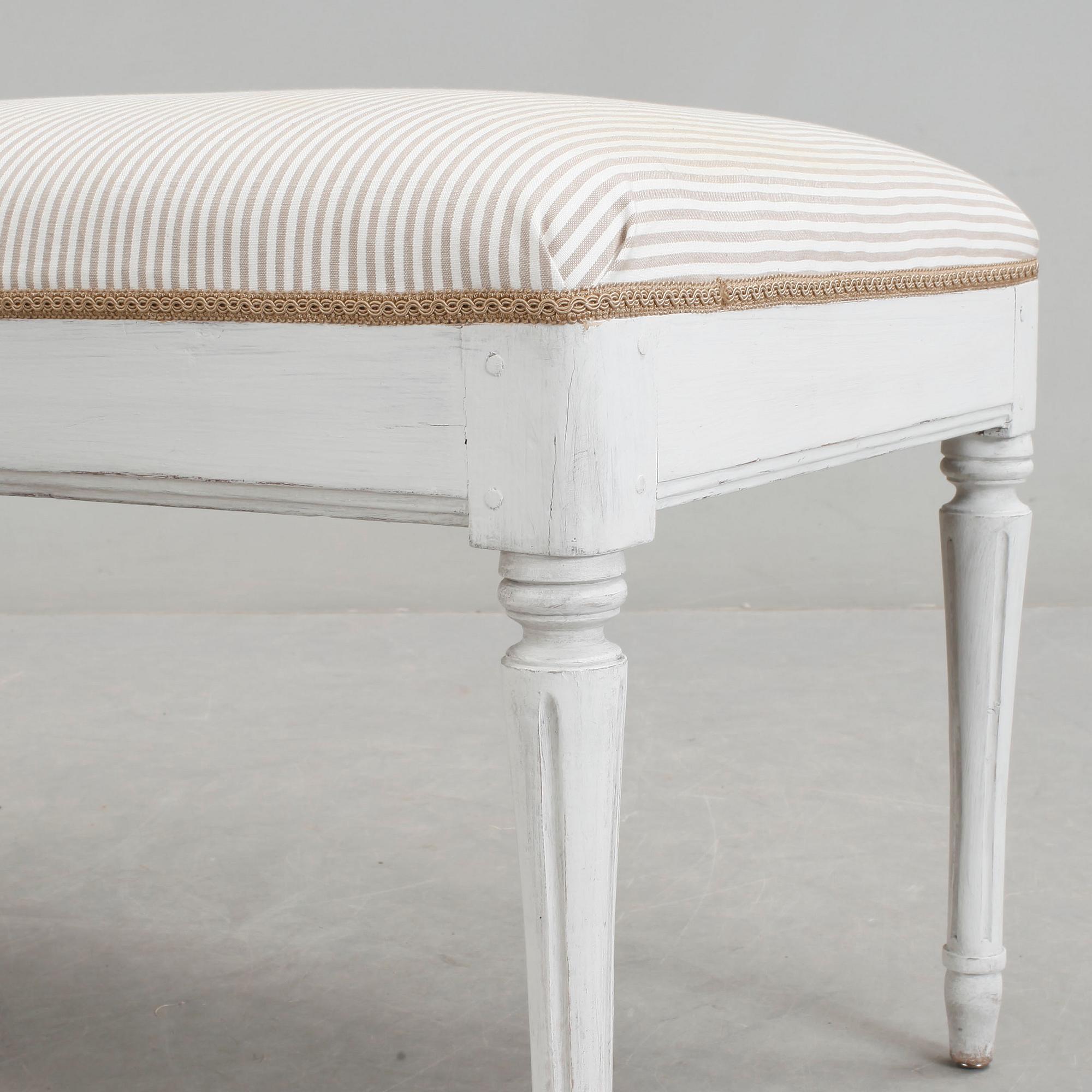 BÄNK. Gustaviansk stil. 1800/1900-tal.