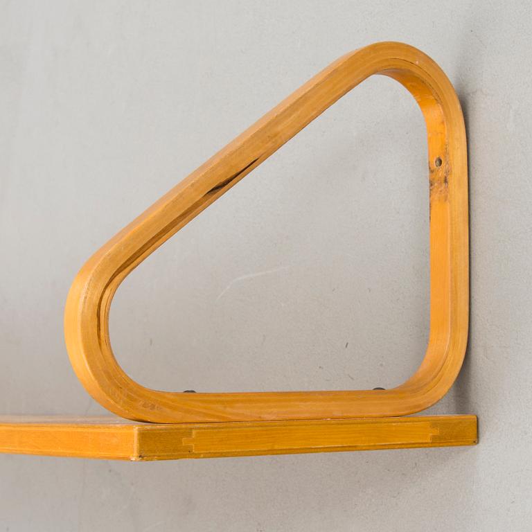 A mid 20th Century '112B' shelf for Artek.