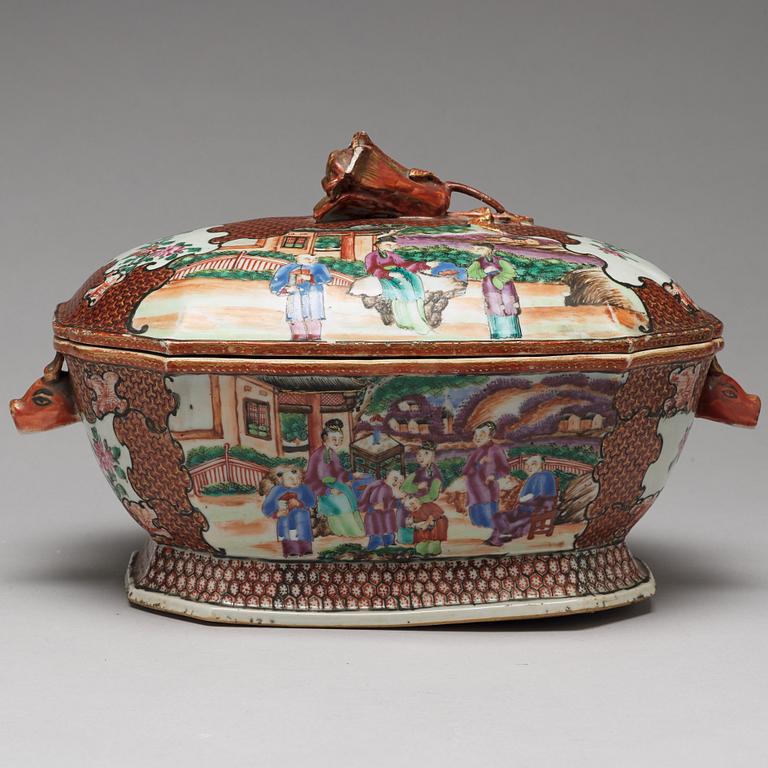 A famille rose tureen with cover and stand, Qing dynasty, Qianlong (1736-95).