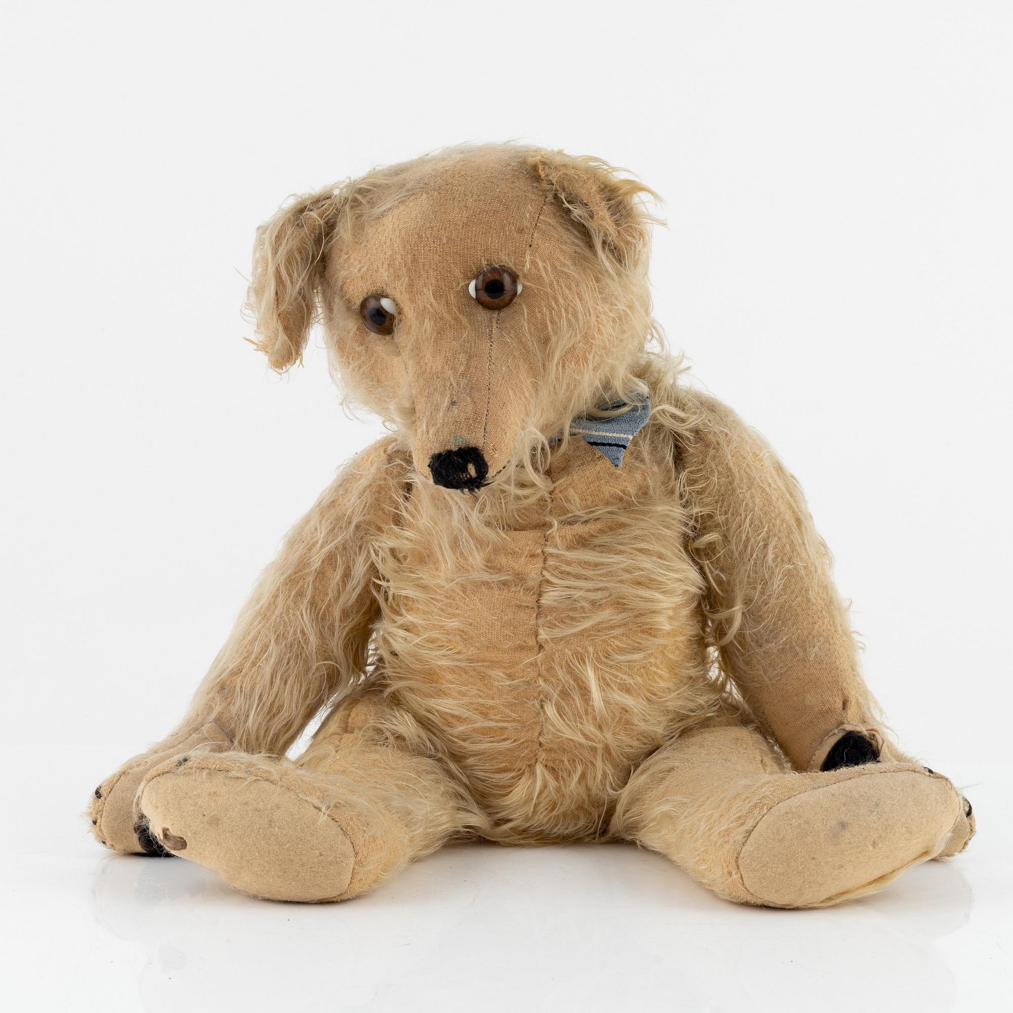 A Steiff teddybear, Germany, first half of the 20th century.