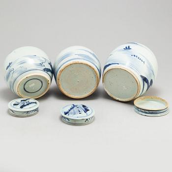 Three blue and white jars with covers, Qing dynasty, 18th century.