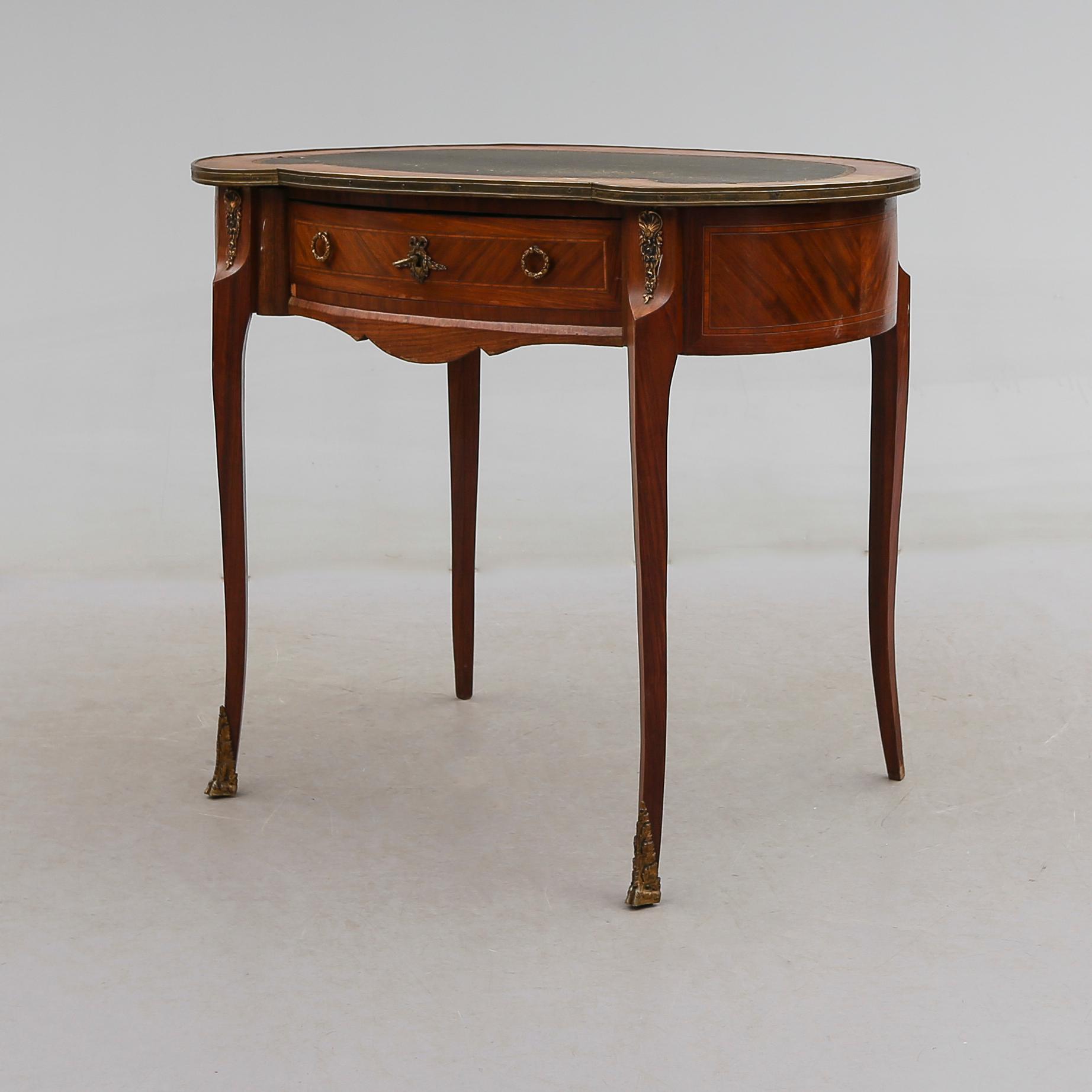 DAMSKRIVBORD, Frankrike, 1900-talets början.