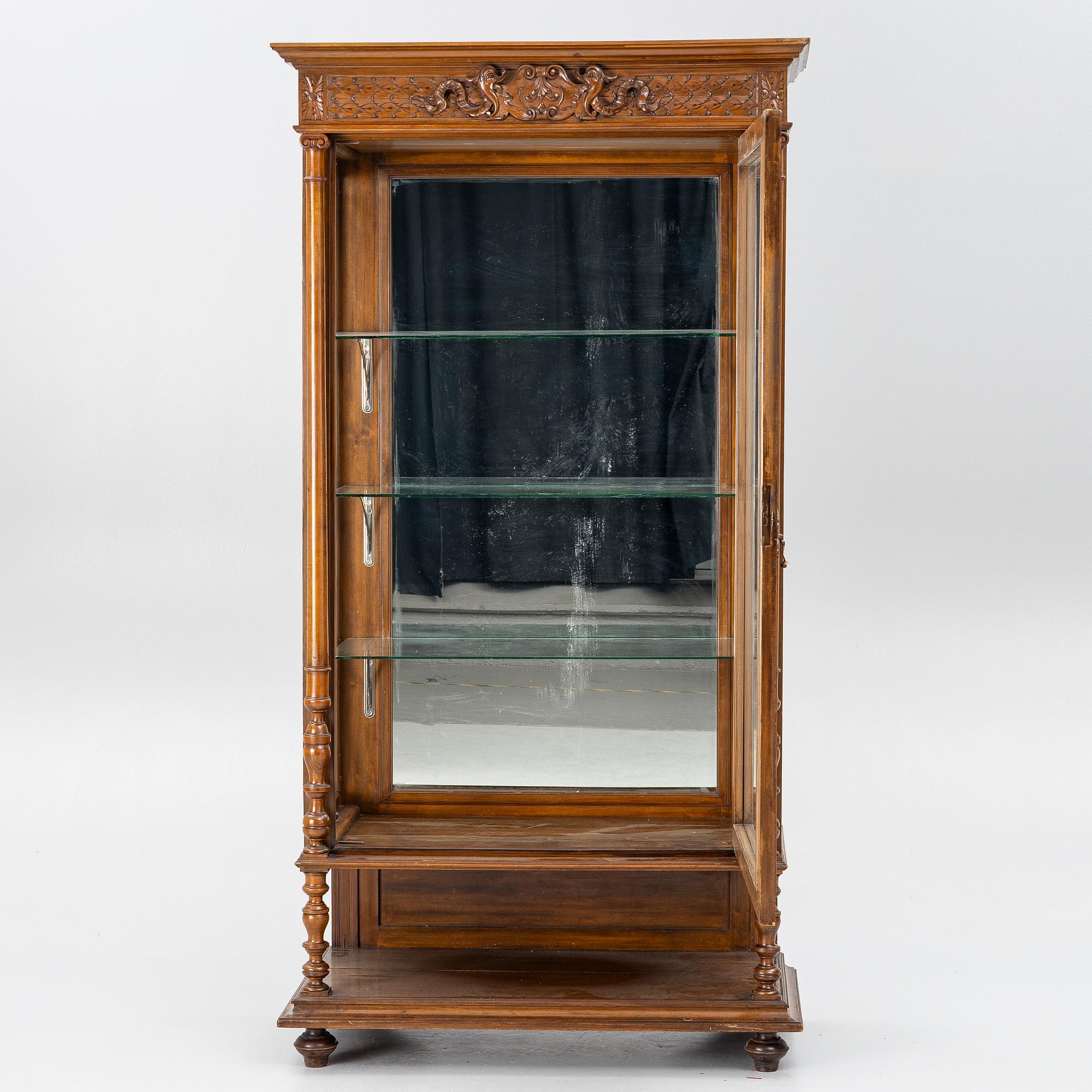 Display cabinet, second half of the 19th century.