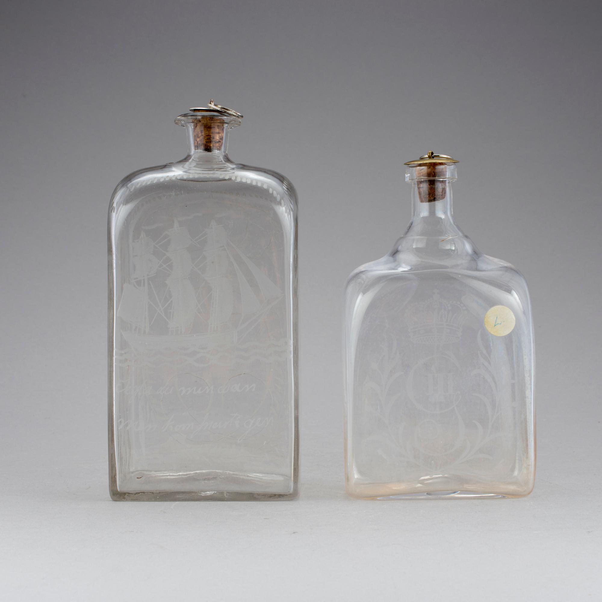 BRÄNNVINSFLASKOR, glas. 1800-/1900-tal.