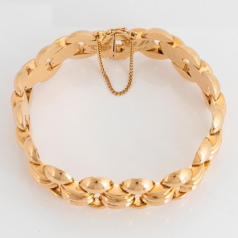 An 18K gold bracelet.