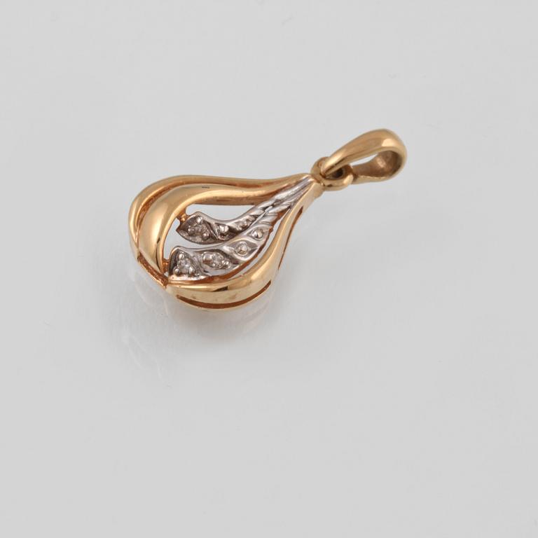 HÄNGE, 18K guld med 3 åttkantslipade diamanter, kattfotstämplat. Vikt 1,4 gram.