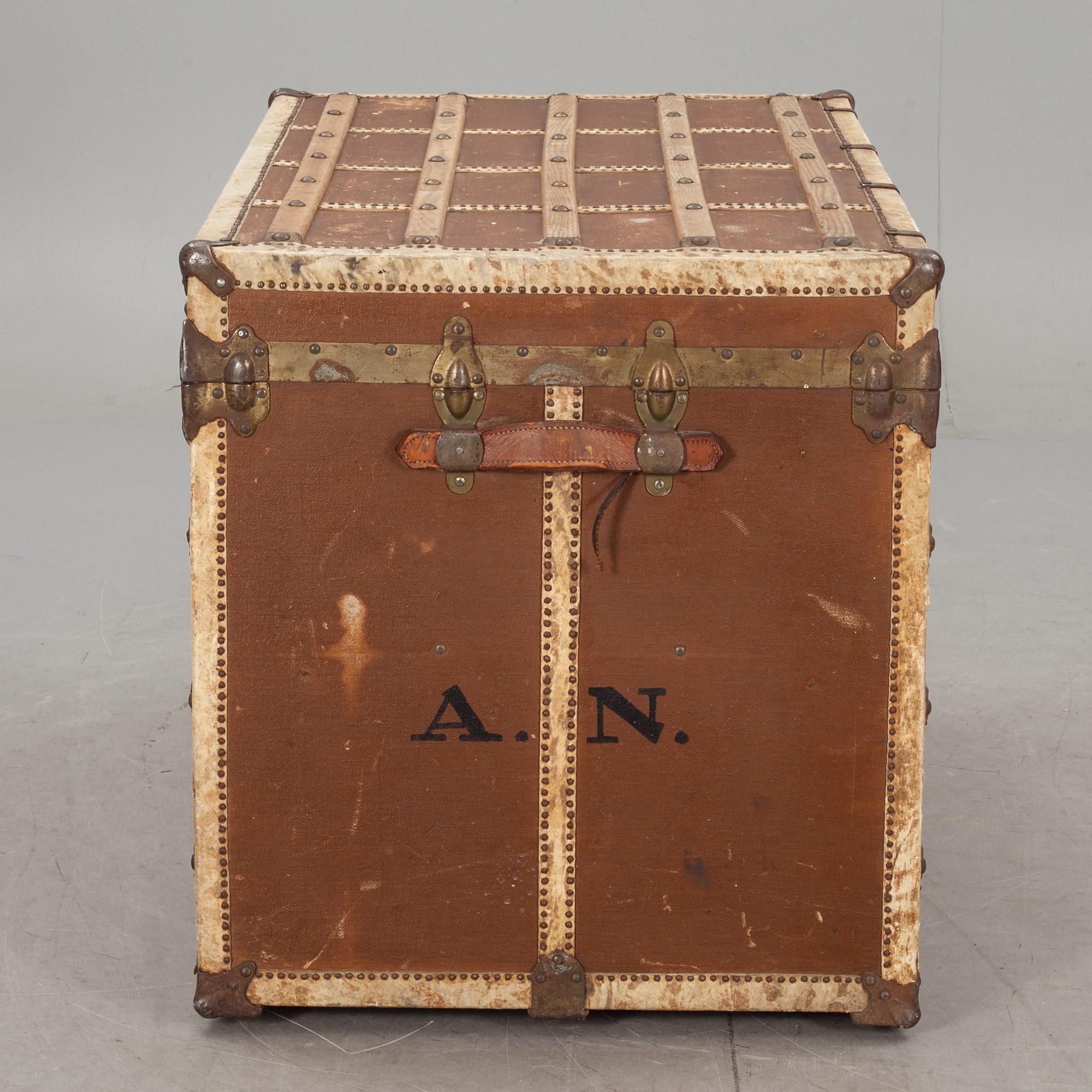 KOFFERT, 1900-talets första hälft.