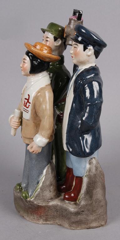 FIGURIN, porslin, Kina. Enl uppgift inköpt på 1970-talet.