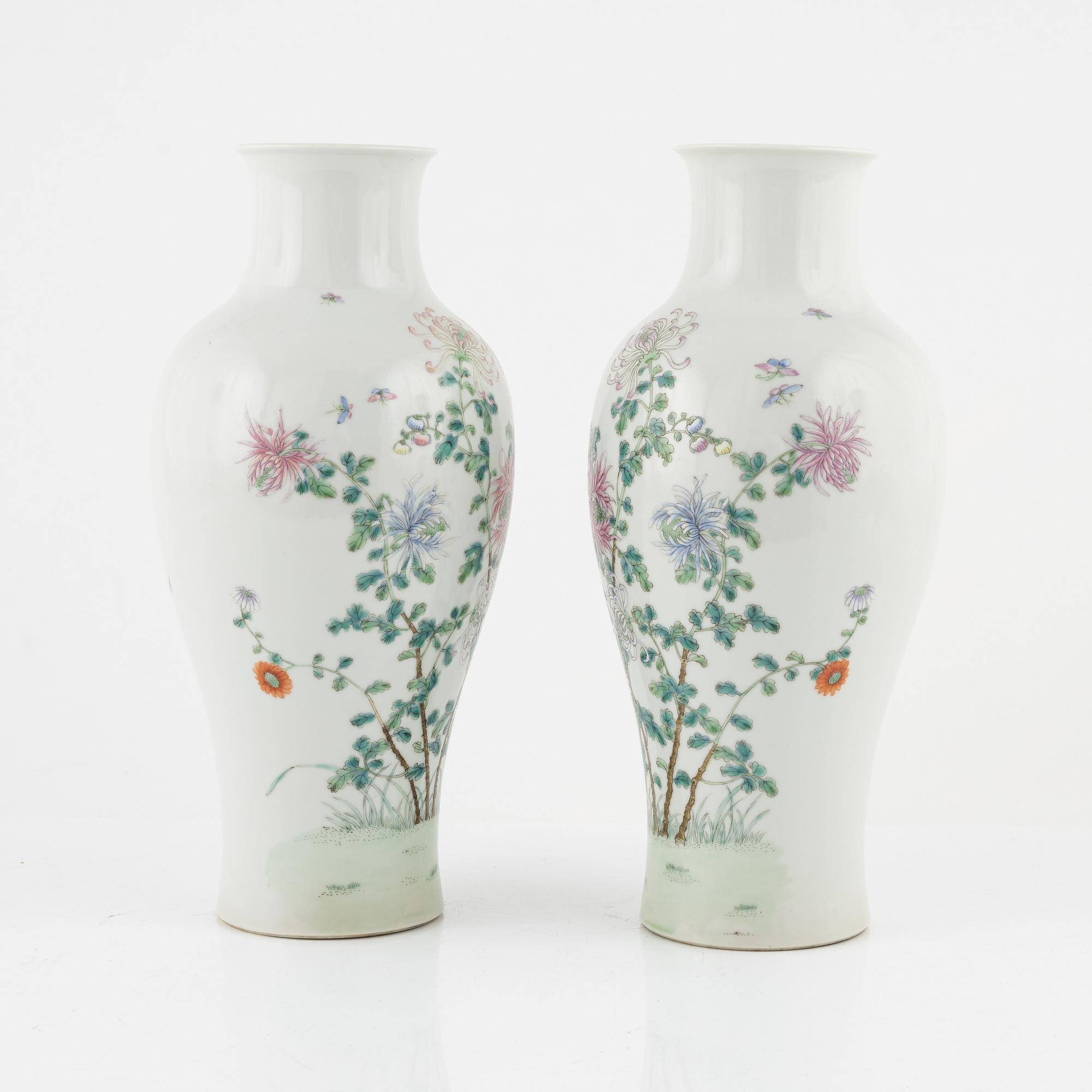 Vaser, ett par, poslin, Kina, tidigt 1900-tal.