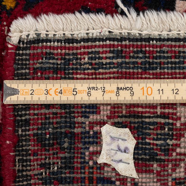 Carpet, oriental, approx. 385 x 290 cm.