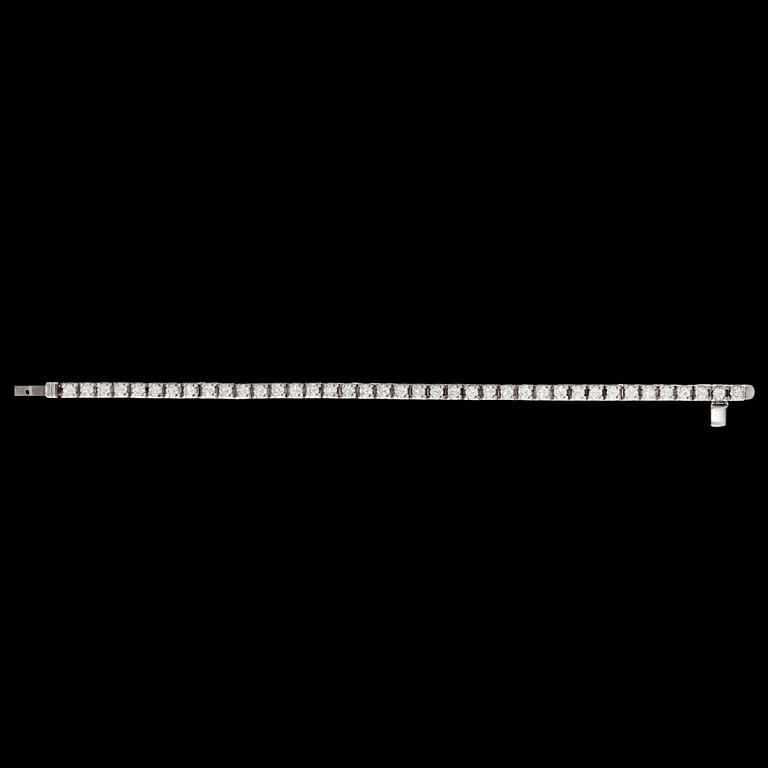 ARMBAND, 18K vitguld. Briljantslipade diamanter ca 5.50 ct. H/vs. Sverige 1969. Längd 18 cm. Vikt 26,2 g.