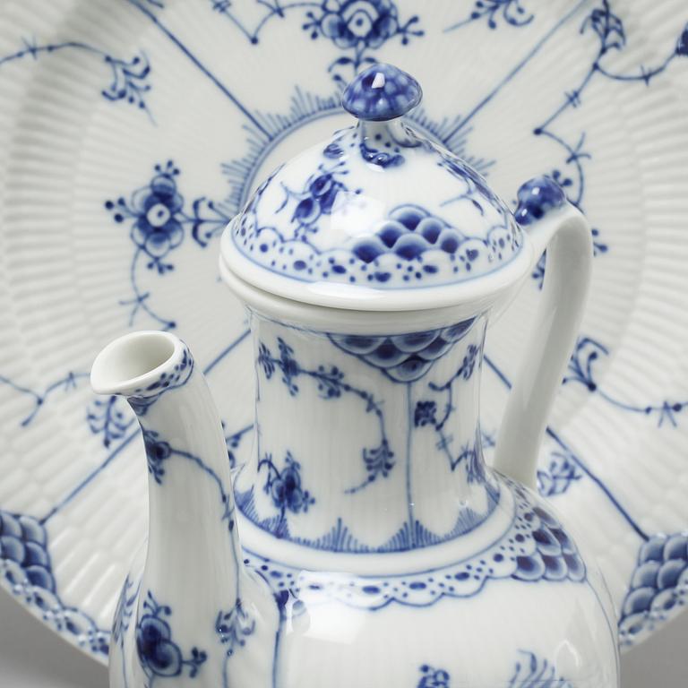 64 pieces of porcelain tableware from Royal Copenhagen, model "Musselmalet", 20th century.