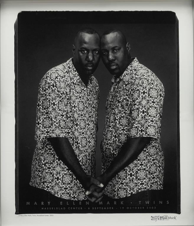 Mary Ellen Mark, "Twins", utställningprint, Hasselblad center, Göteborg, 2003.