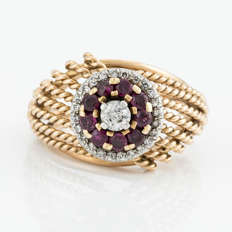 Ring, 18K gold with brilliant-cut diamonds and red stones, likely rubies.