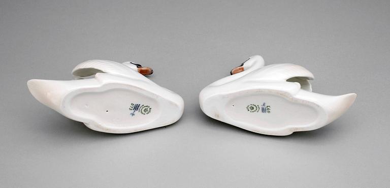 FIGURINER, ett par, porslin, Royal Copenhagen, Danmark, 1900-talets andra hälft.