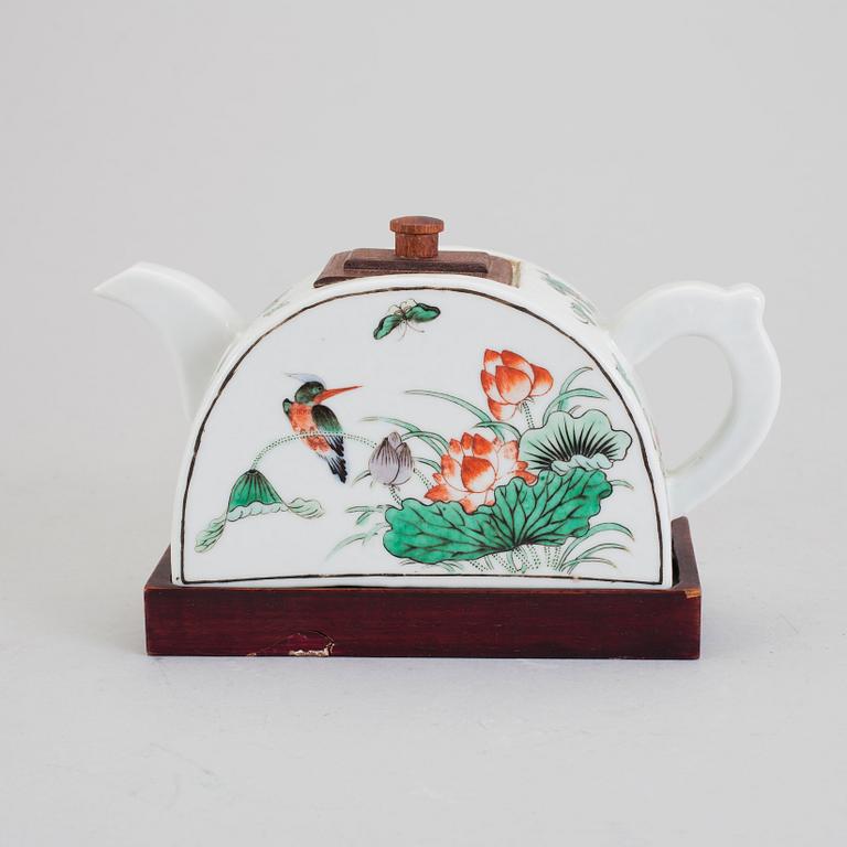 TEKANNA, porslin, Kina, omkring sekelskiftet 1900.