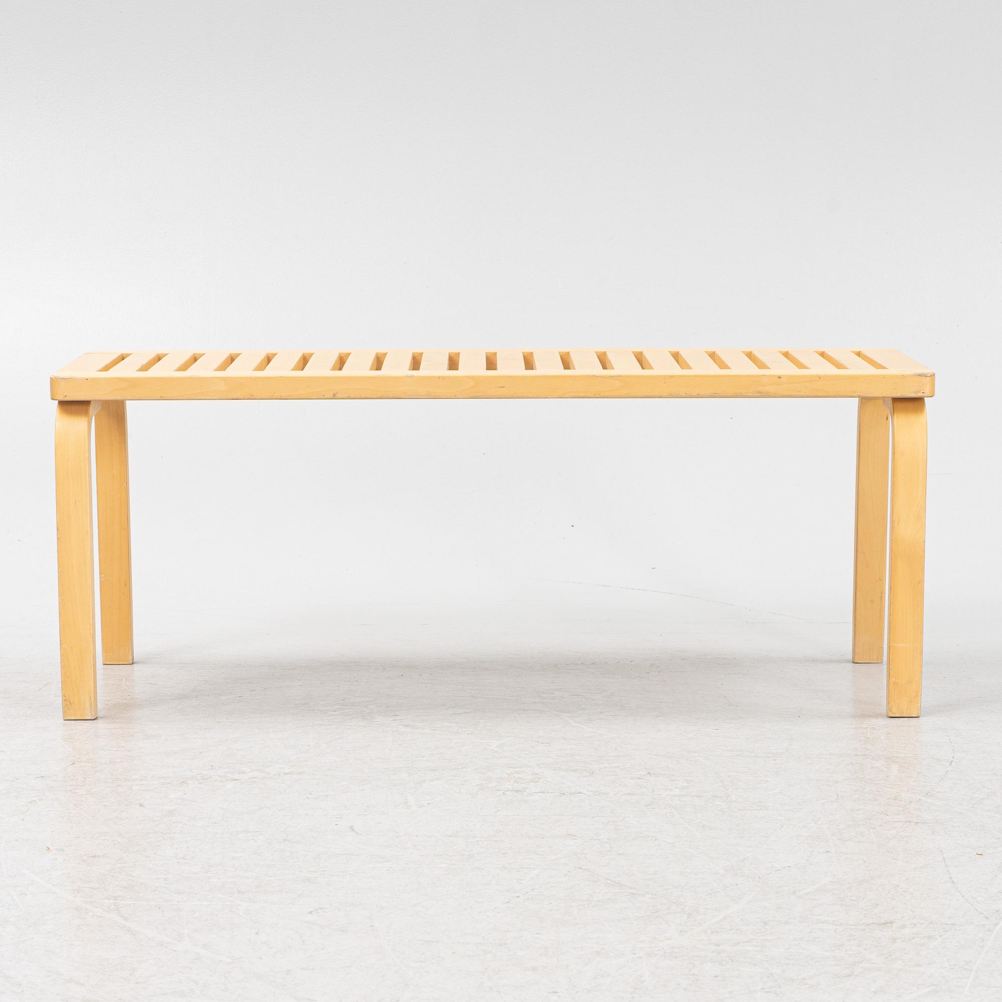 Alvar Aalto, bänk, modell 153A, Artek, Finland.