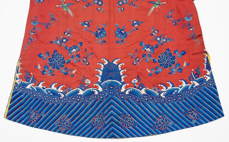 A Chinese semi-formal embroidered silk robe, late Qing dynasty, circa 1900.