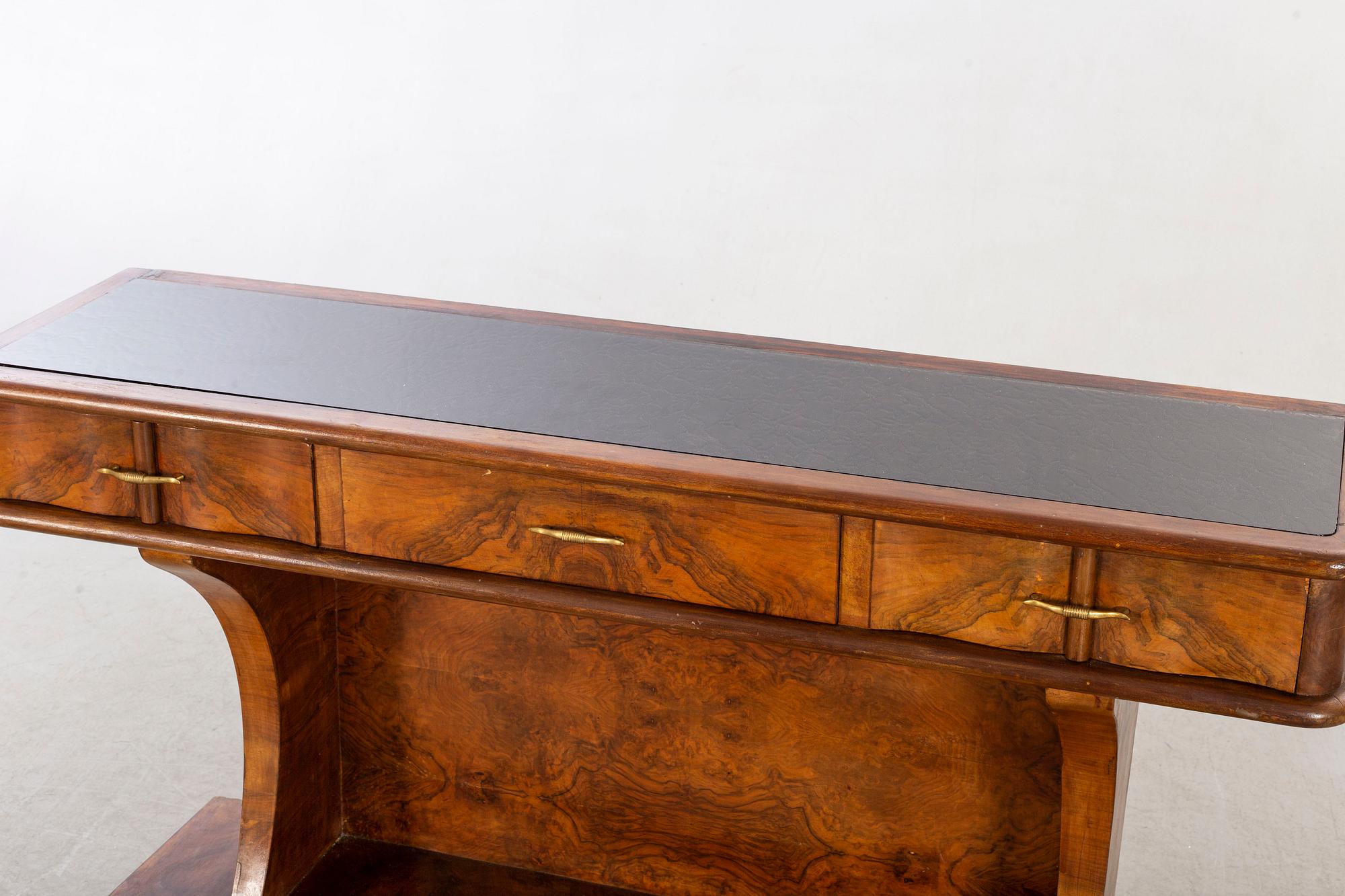 Sideboard, 1900-talets mitt.