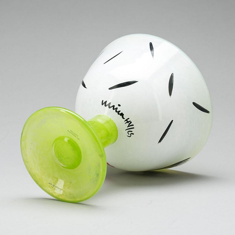 SKÅL, glas, Ulrica Hydman-Vallien. Artist coll. Kosta Boda. Signerad.