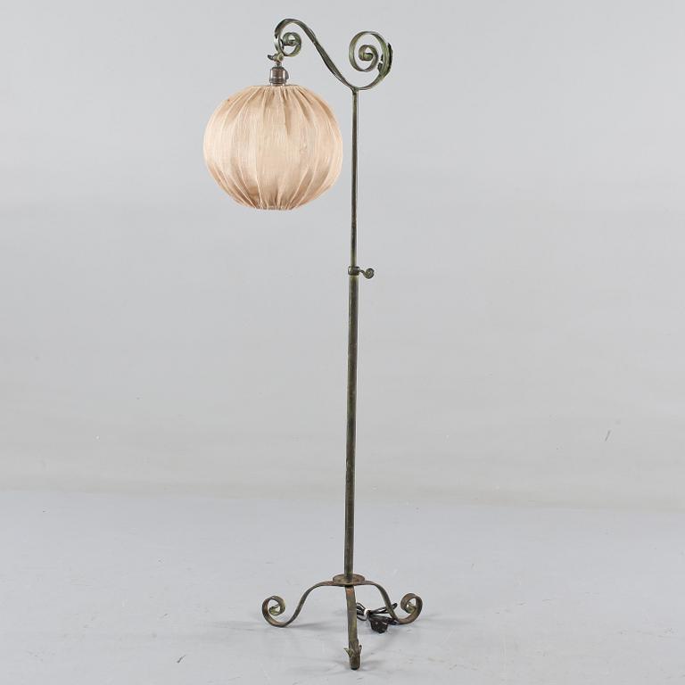 GOLVLAMPA, 1900-talets första hälft.
