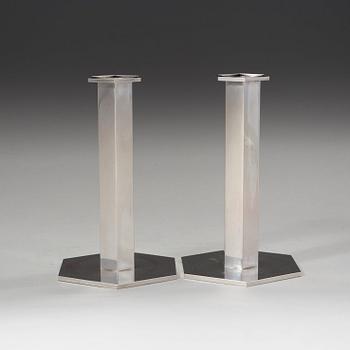 A pair of Wiwen Nilsson sterling candlesticks, Lund 1974.