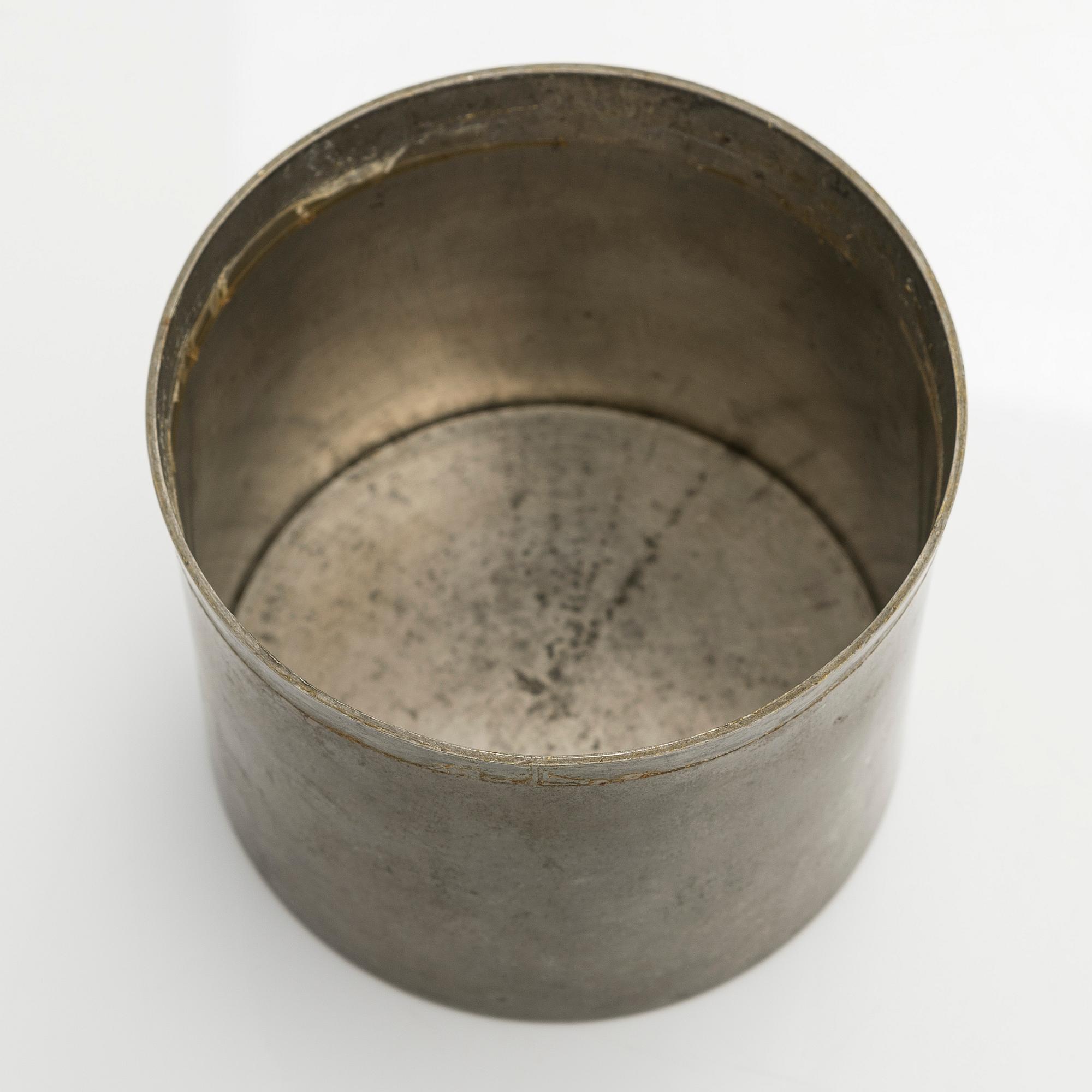 Björn Trägårdh, jar with lid model A1432, Firma Svenskt Tenn, Stockholm 1932.