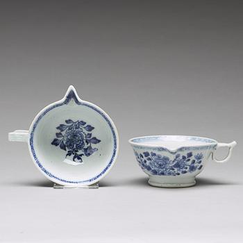 A pair of blue and white sauce boats, Qing dynasty, Qianlong (1736-95).