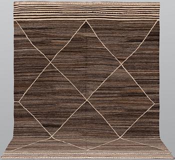 A Kilim carpet, Moroccan design, approx. 397 x 204 cm.