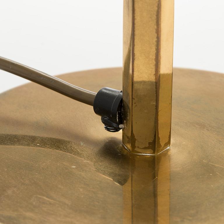 Paavo Tynell, A mid-20th century '5061' table lamp for Idman Finland.