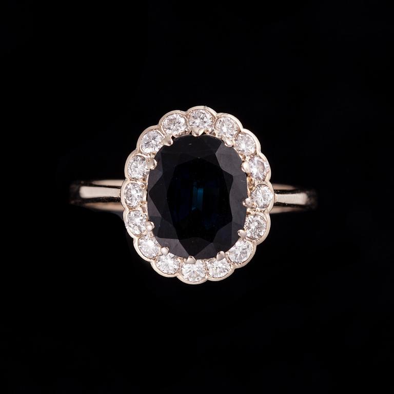 RING, 18K vitguld, safir, diamanter. E. Lindroos. Vikt ca 4,5 g.