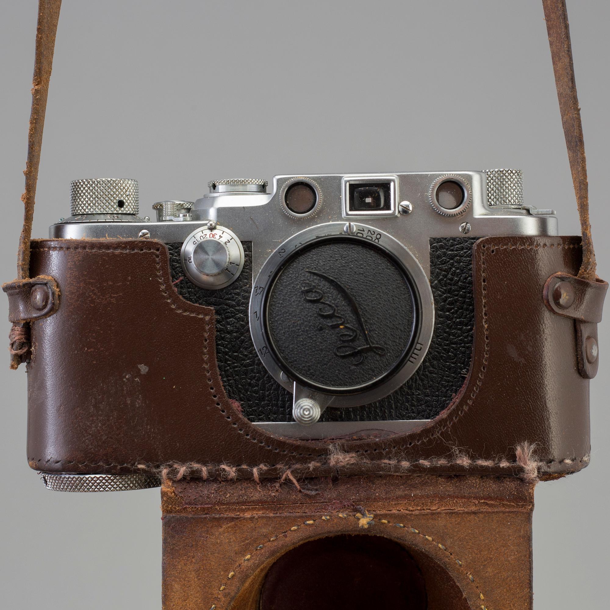 A Leica Leica IIIf no 527327 from 1951. With Elmar f=5 cm 1:3,5, Summarit f=5 cm 1:1,5 and more.