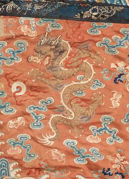 TEXTILIER, fyra stycken, bl.a. siden. Qing dynastin.