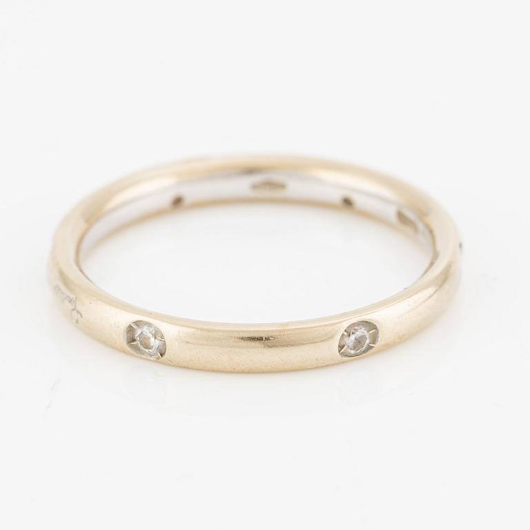 Ring in 18K white gold with round brilliant-cut diamonds, Pomellato.