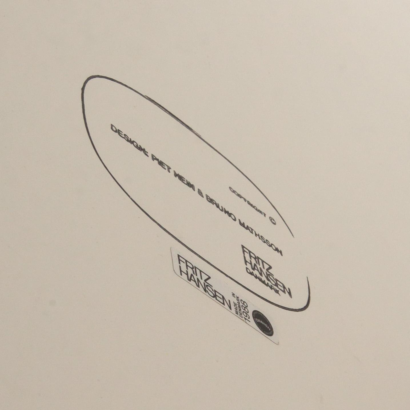 BORD, "Superellips", Piet Hein och Bruno Mathsson, Fritz Hansen, etikettmärkt 1988.