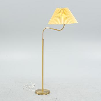 Josef Frank, golvlampa, modell nr 2368, Firma Svenskt Tenn.