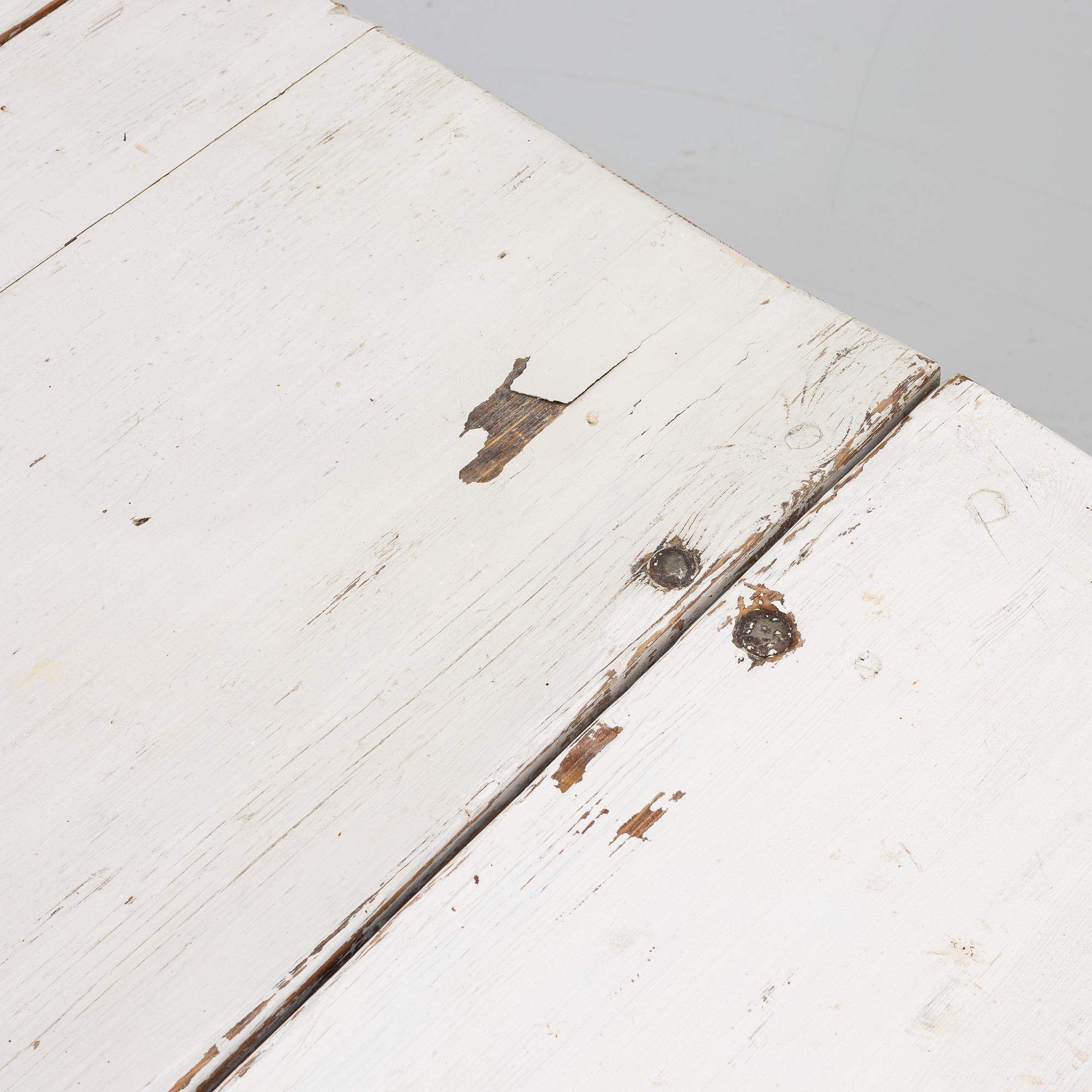 A drop-leaf table, 19th century.