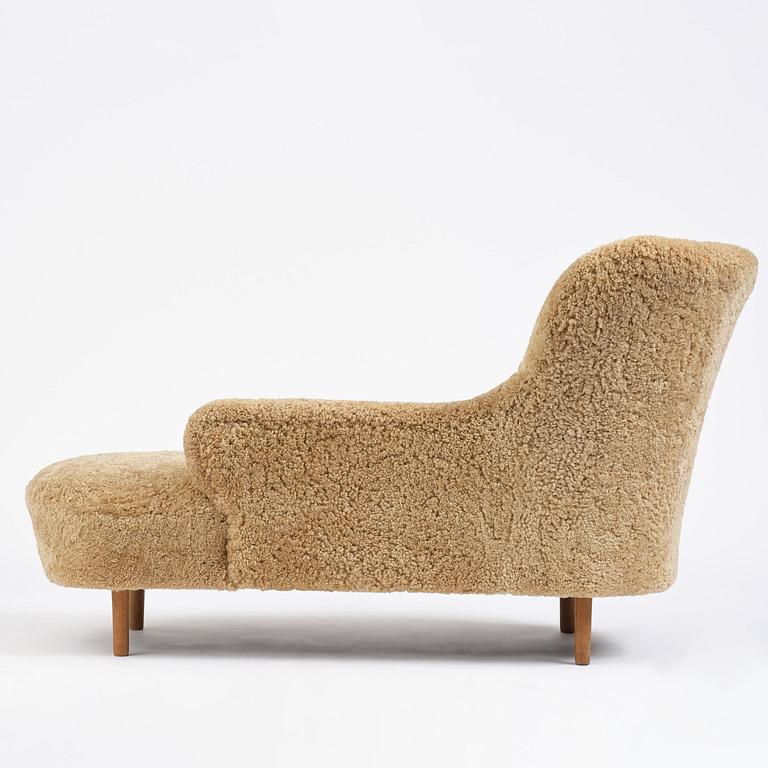 Scandinavian Modern, a chaise longue, 1940s-50s.