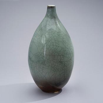 FRIEDL HOLZER-KJELLBERG, A CERAMIC VASE. Signed F.H.Kj, Arabia 1946.