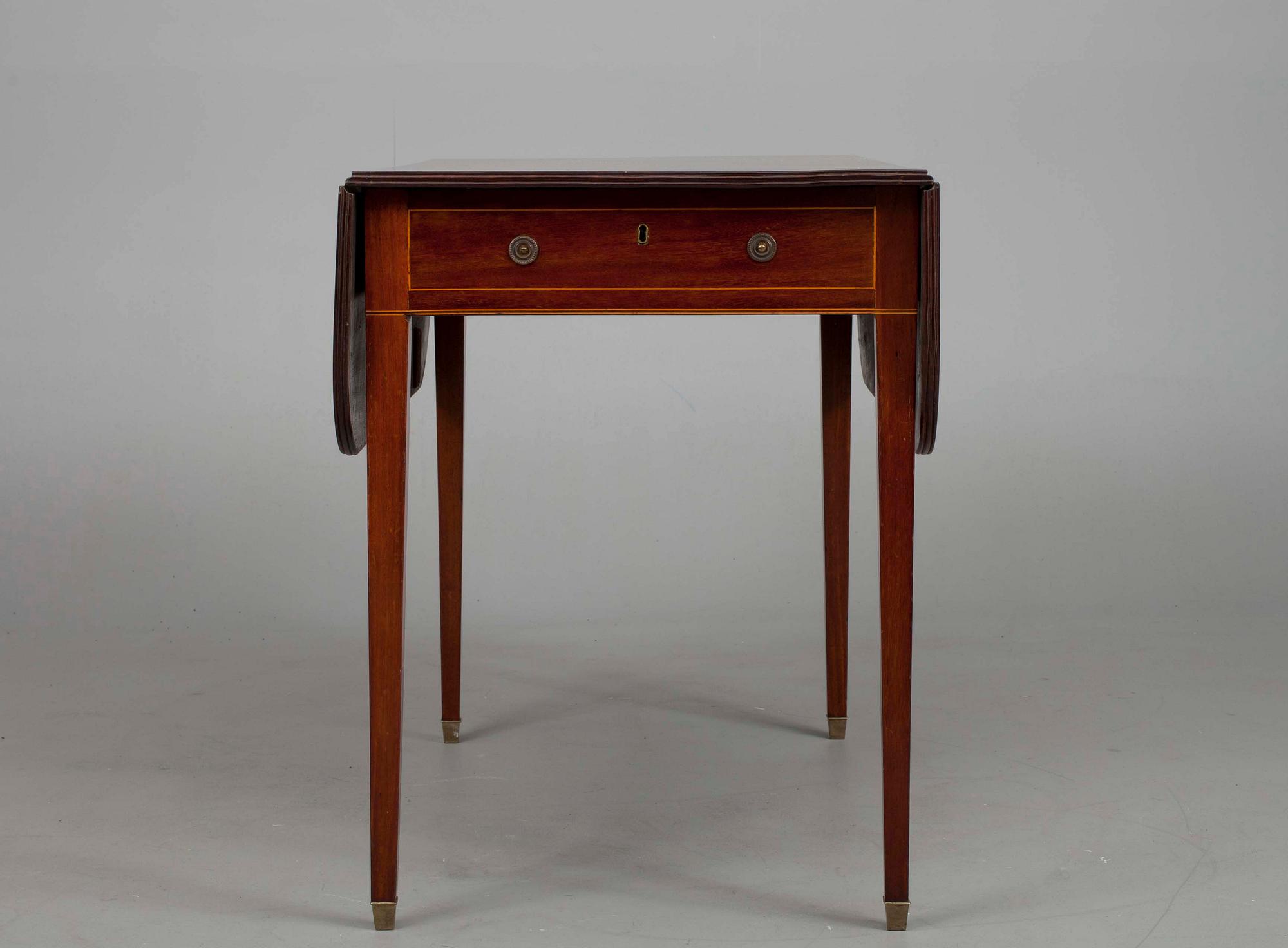 KLAFFBORD, mahogny, s.k. Pembroke table, England, 1800-talets senare hälft.