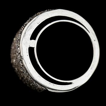 RING, svärtat/rodierat silver, diamanter tot ca 2.35 ct.
