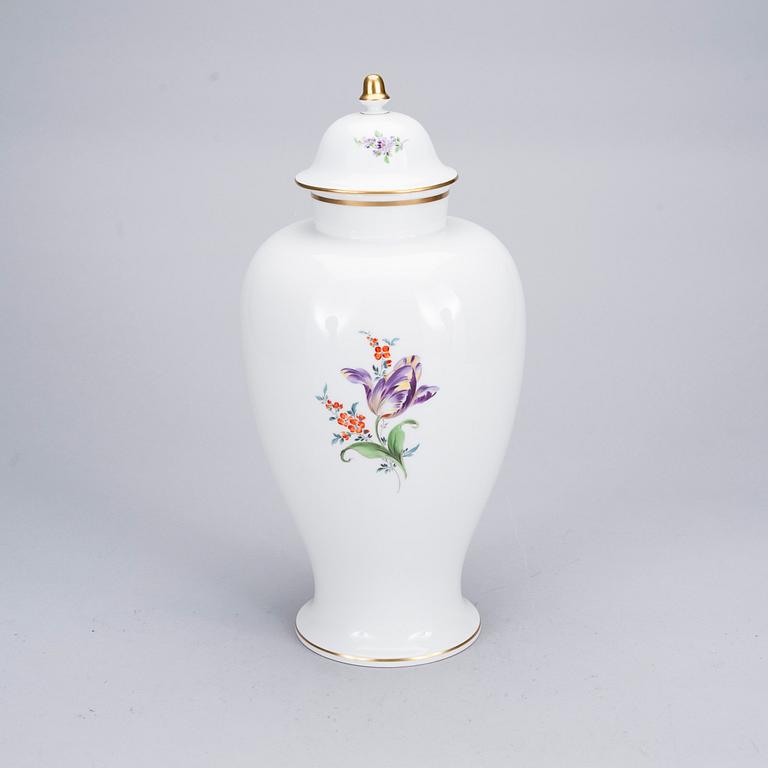 URNA MED LOCK, Meissen 1900-tal.