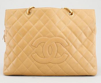 A Chanel caviar leather handbag.